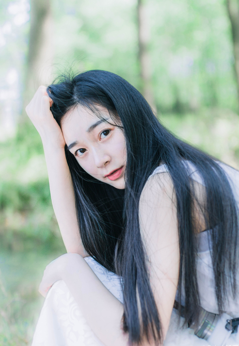 严颜乃蜀中名将，而且在刘焉入蜀之前，就已经名动蜀中，自问无论兵法武艺，不会比中原那些名将差多少，但却苦于没有证实自己的机会，这一次诸葛亮入蜀，本以为会有一场恶战，只可惜，成都事变，连主公都没了，再打下去也就没有了意义，所以他选择了向诸葛亮投诚。